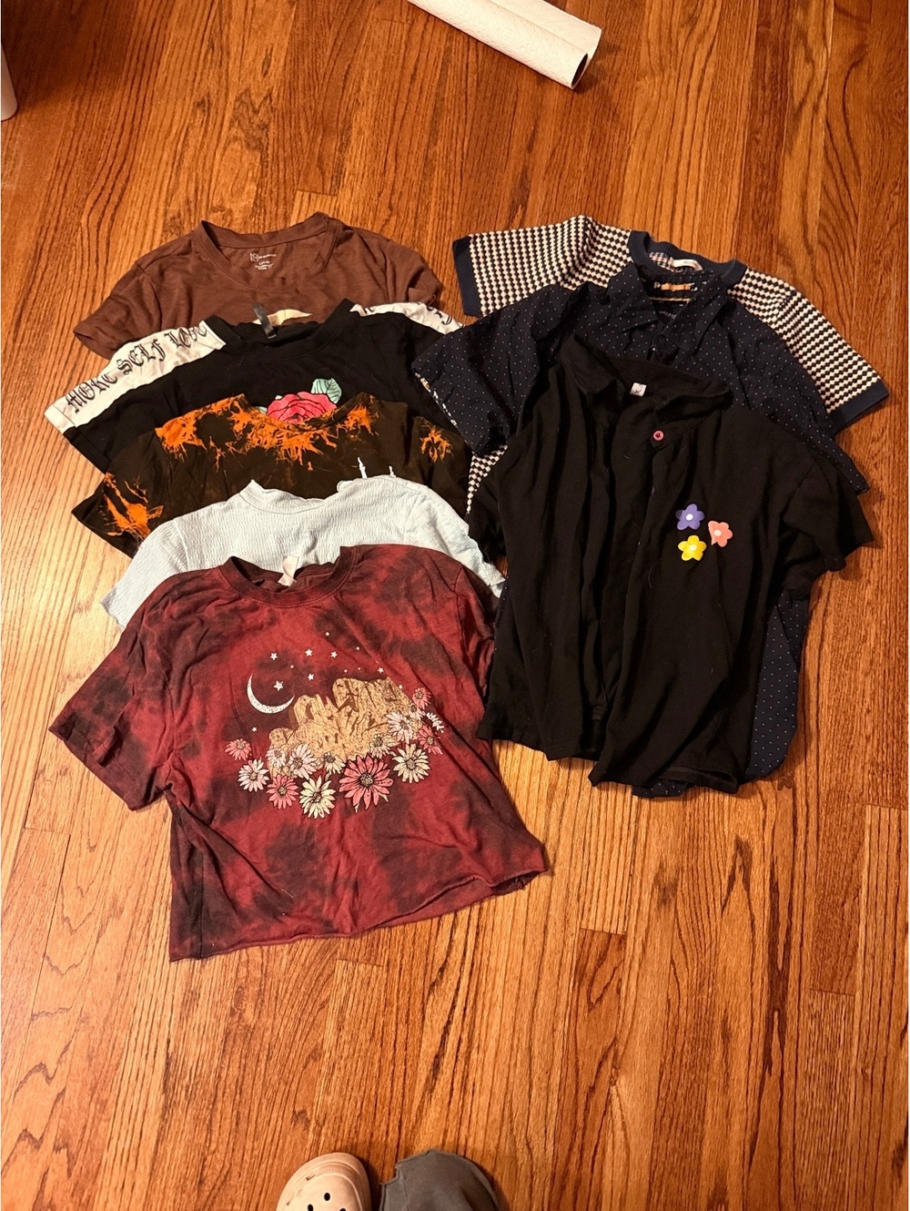 Set of 8 Casual Graphic and Patterned T-Shirts for Women